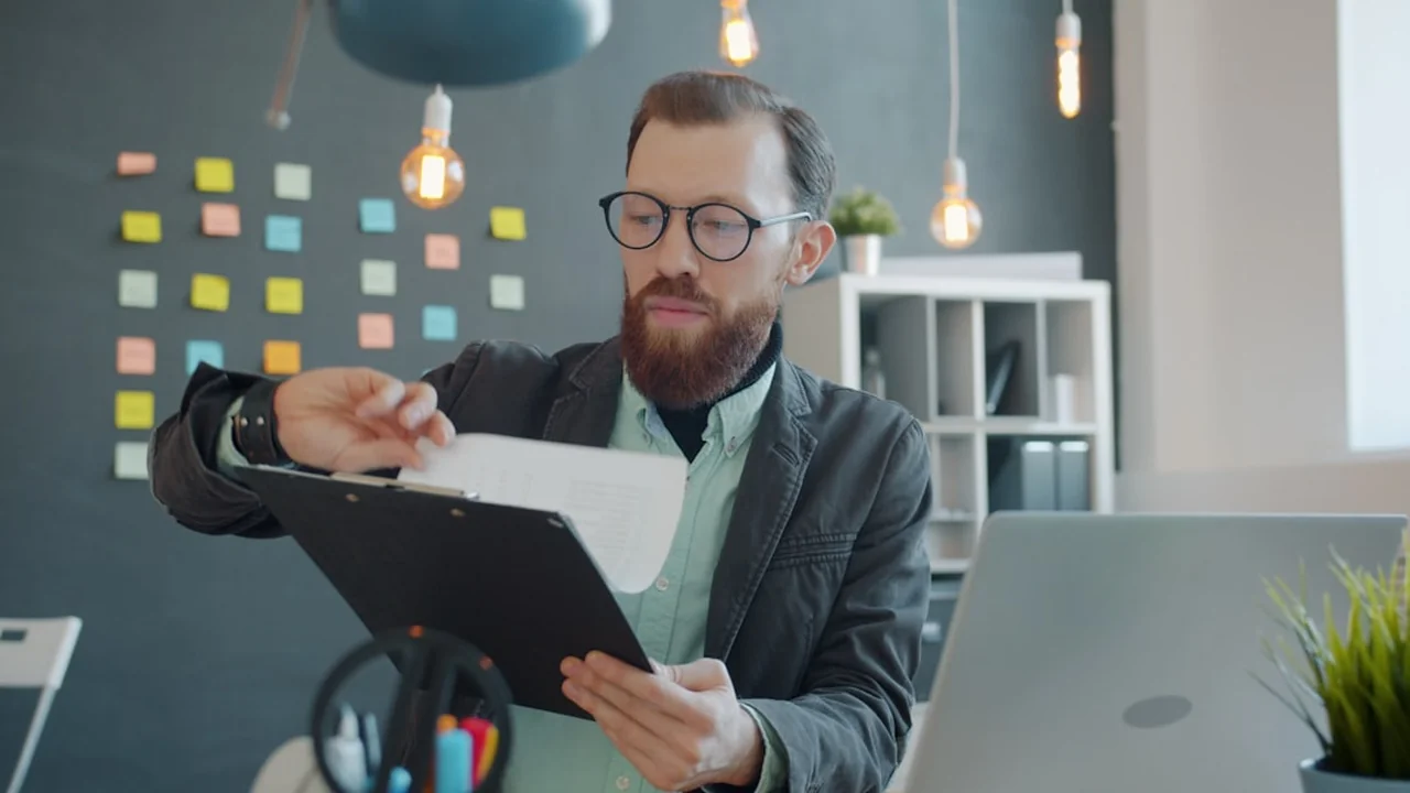 ثلاثة بالمئة فقط يكملون الدورات: كيف تبني نظام تعلم مرن يتكيف مع احتياجاتك؟