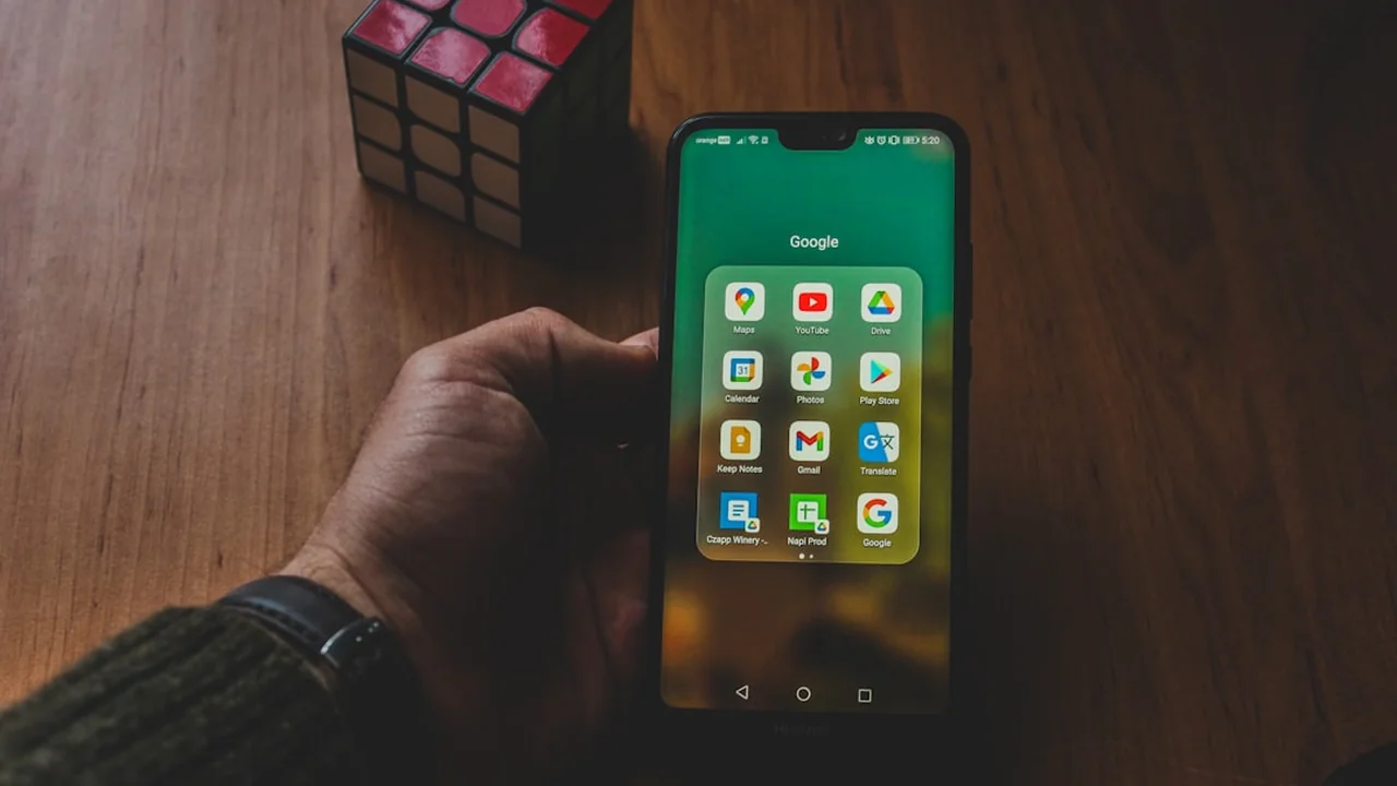 برمجه تطبيق الموبايل أندرويد و أبل من الصفر و نشره على متجر Google Play و Apple Store